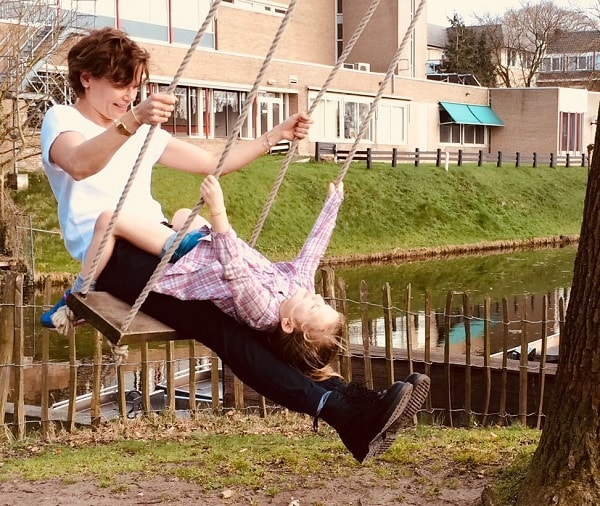 Schommelen Angela Schijf