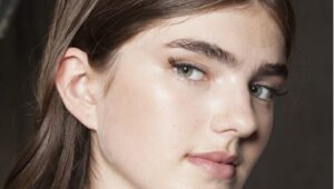 Flared eyelashes