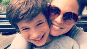 Igone de Jongh samen met zoon Hugo