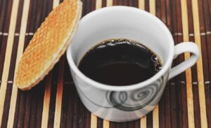 Stroopwafel met kopje koffie