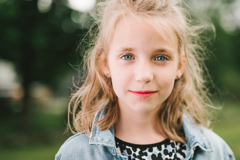 Meisje in de prepuberteit, ongeveer 10 jaar oud